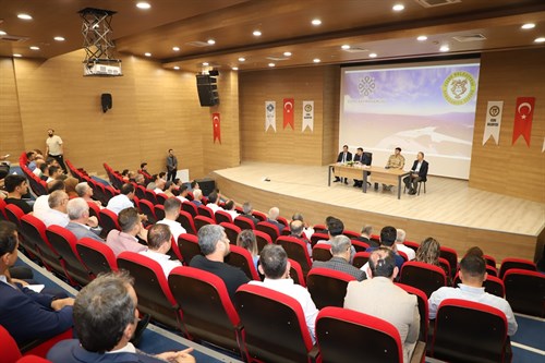 Kaymakam / Belediye Başkan V. Tunç, İlçe İdare Şube Müdürleri ve Mahalle Muhtarlar ile Toplantısı Gerçekleştirdi.