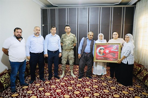 İlçe Kaymakamımız ve Belediye Başkan V. Nazlı Demir, Şehadetlerinin Yıldönümünde Şehitlerimizin Ailelerine Ziyaret