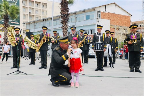 23 Nisan Ulusal Egemenlik ve Çocuk Bayramı programı kapsamında 2.Ordu Komutanlığı Bando Takımı Gösterisi düzenlendi.